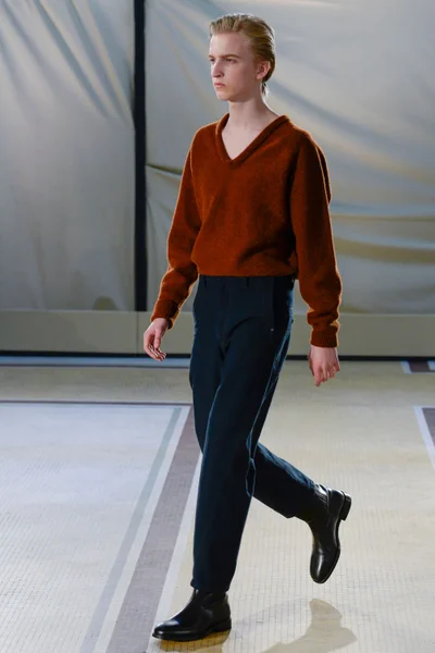 Look 11